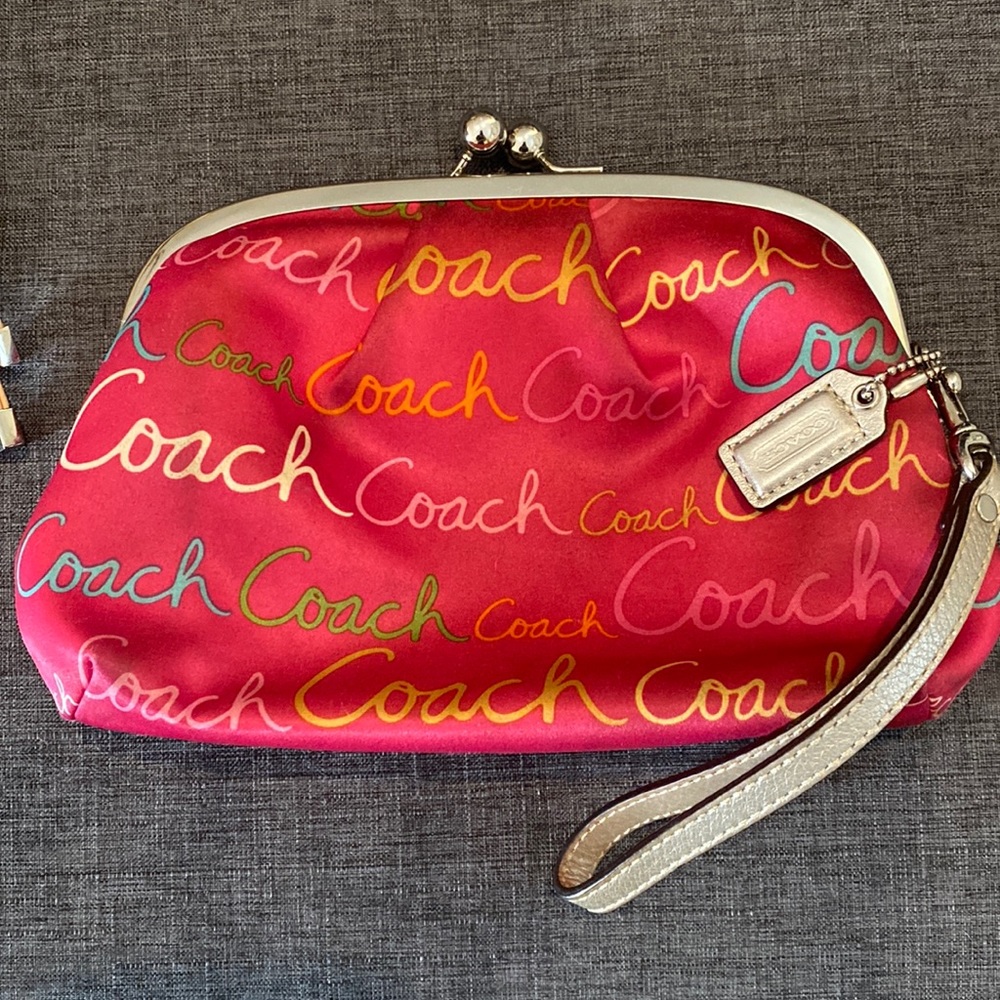 Coach Wrislet kisslock Signature script in satin